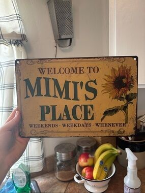 Welcome to Mimi's Place Vintage-Style Sunflower Wall Sign - Yellow metal